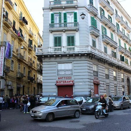 B&B Resta Cu Mme Neapel Exterior foto