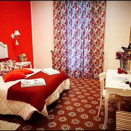 B&B Resta Cu Mme Neapel Exterior foto