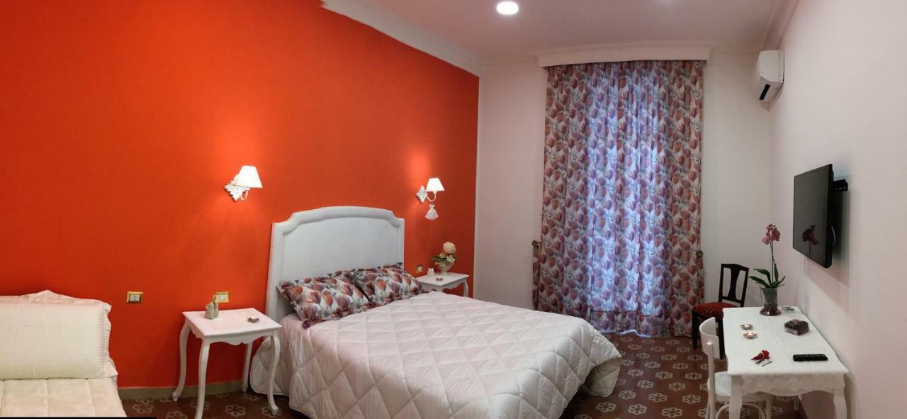 B&B Resta Cu Mme Neapel Exterior foto