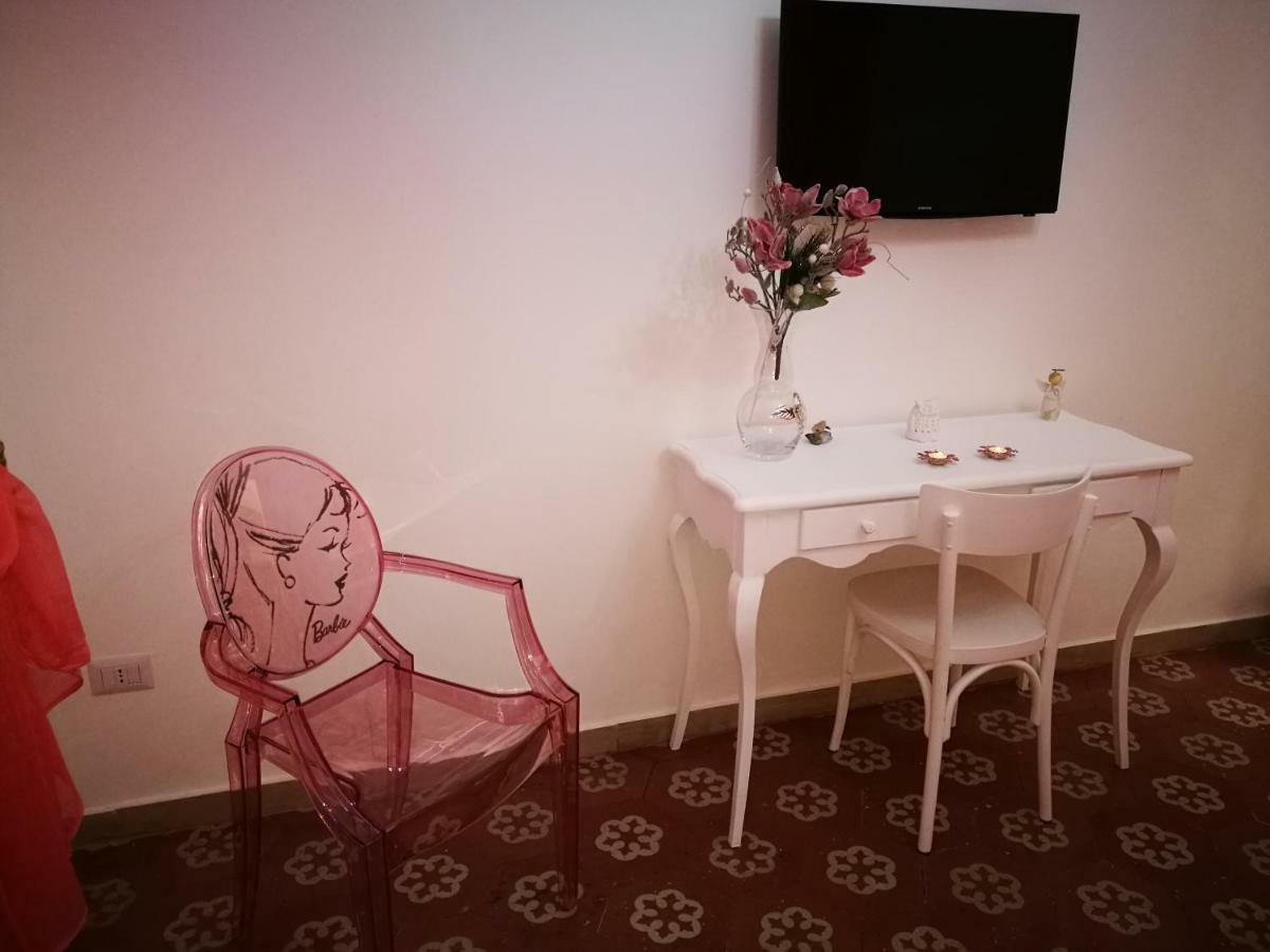 B&B Resta Cu Mme Neapel Exterior foto
