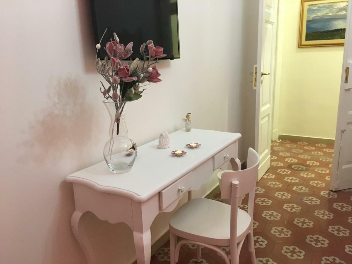 B&B Resta Cu Mme Neapel Exterior foto