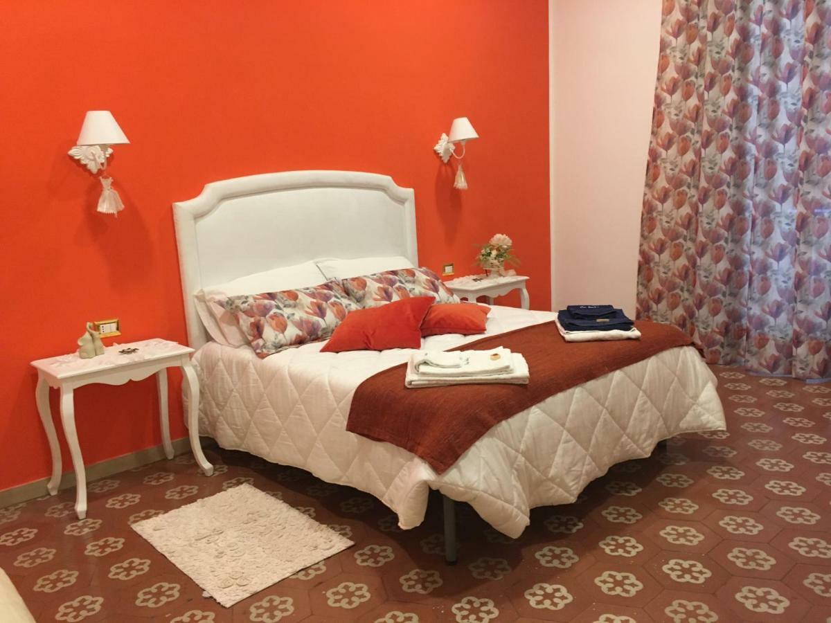 B&B Resta Cu Mme Neapel Exterior foto