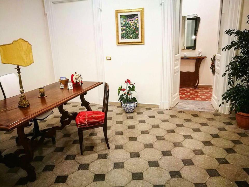 B&B Resta Cu Mme Neapel Exterior foto