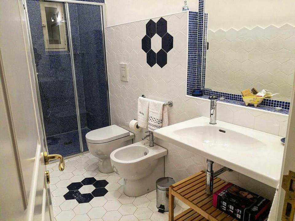 B&B Resta Cu Mme Neapel Exterior foto
