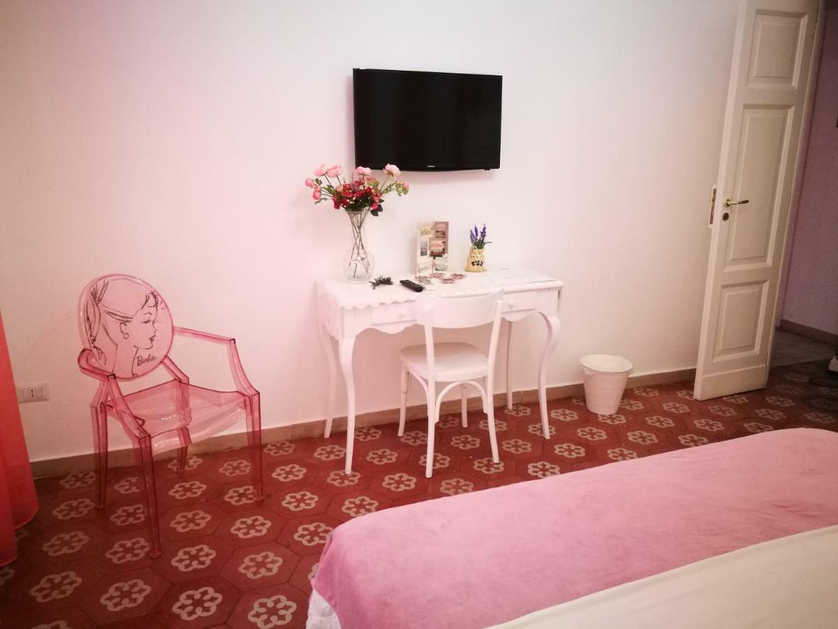 B&B Resta Cu Mme Neapel Exterior foto