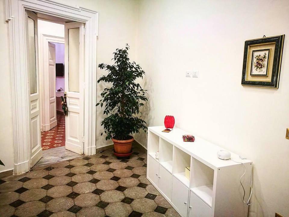B&B Resta Cu Mme Neapel Exterior foto