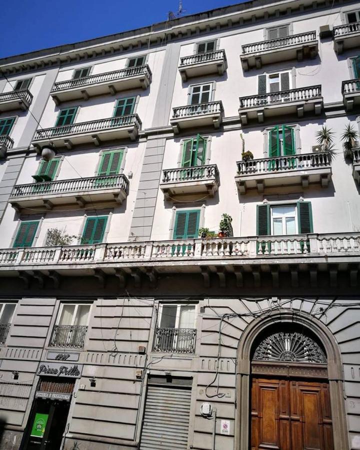 B&B Resta Cu Mme Neapel Exterior foto